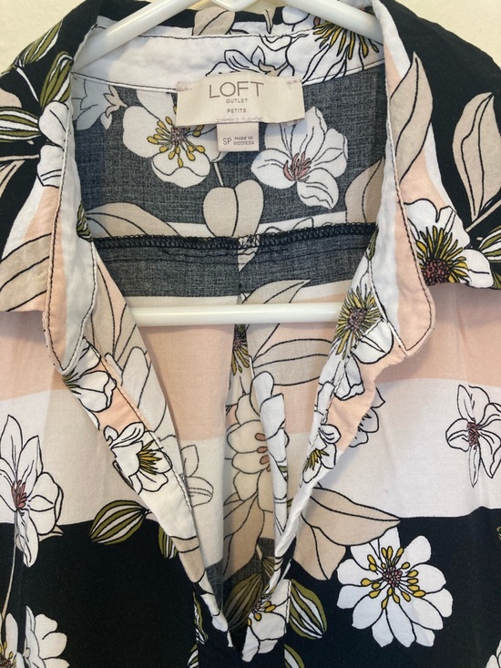 6 Ann Taylor/Loft tops. All sizes small and petite small. - Picture 9 of 13